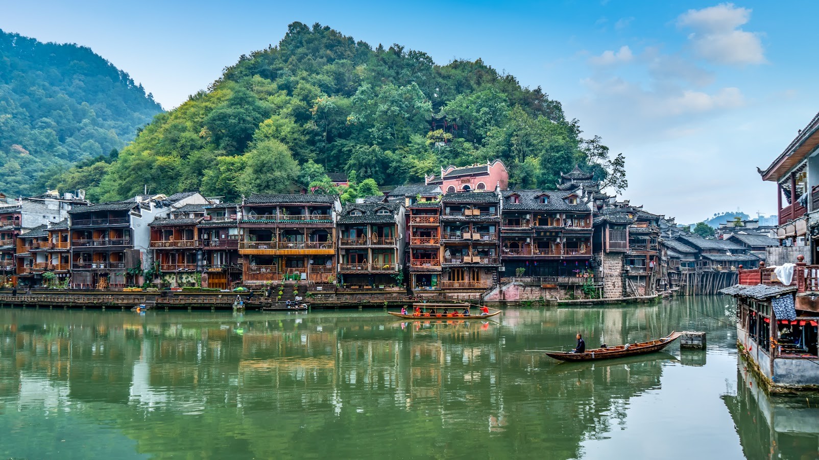 Phượng Hoàng Cổ Trấn